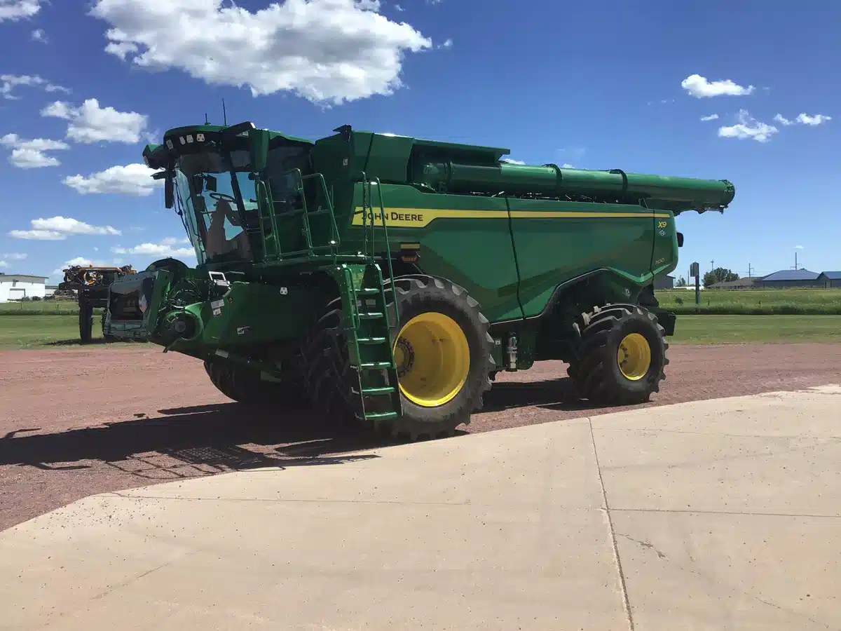 Gallery image 1 for 2025 John Deere X9 1100 Combine