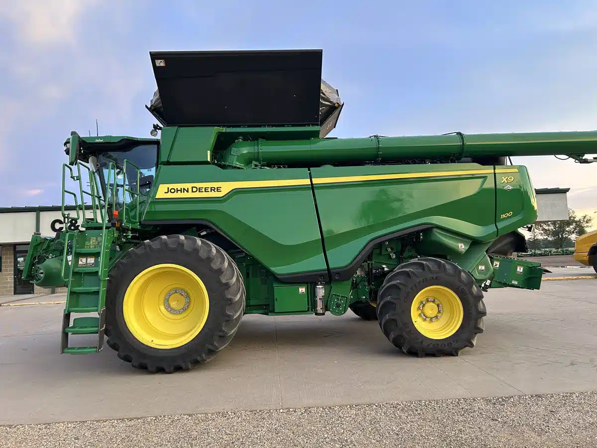 Gallery image 2 for 2025 John Deere X9 1100 Combine