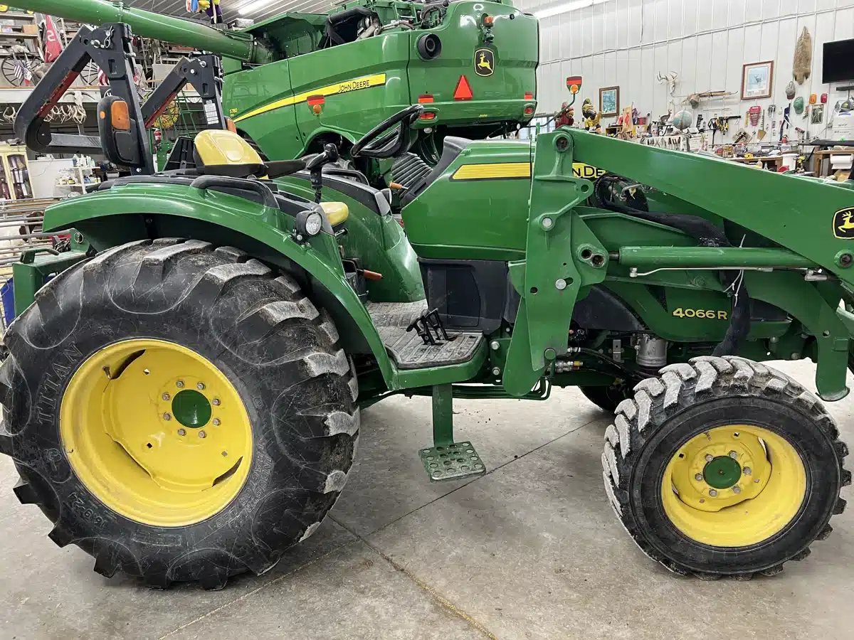 Gallery image 2 for 2016 John Deere 4066R Tractor