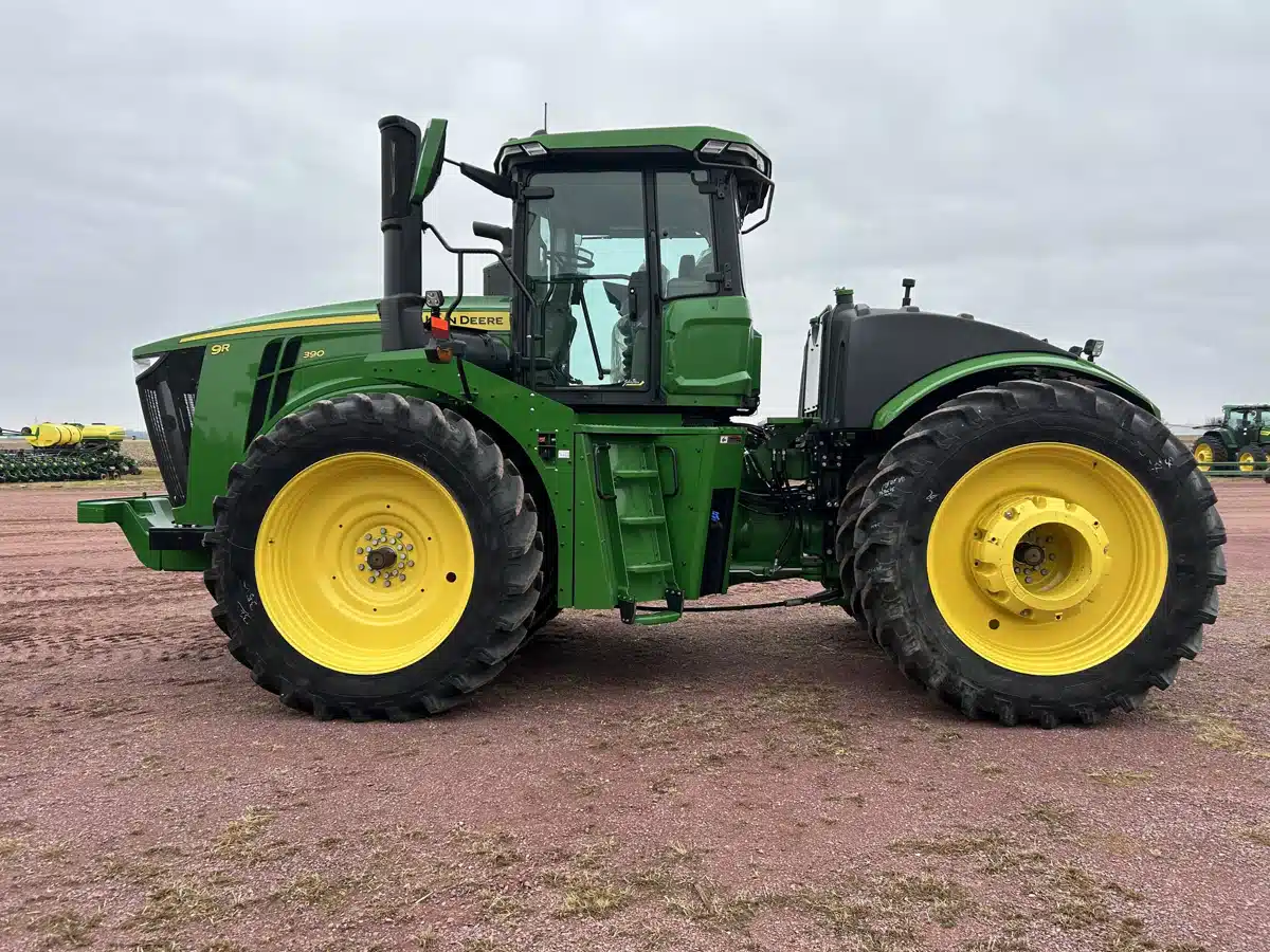 Gallery image 2 for 2025 John Deere 9R 390 Tractor