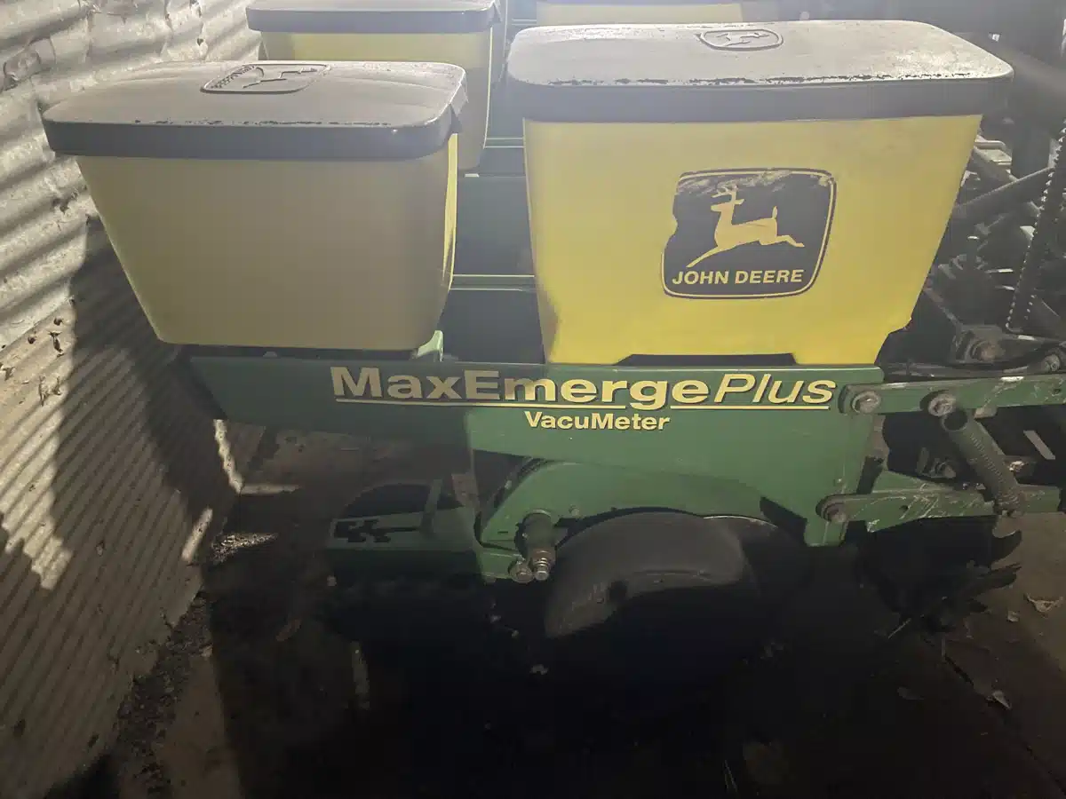 Gallery image 2 for 1997 John Deere 1710 Planter