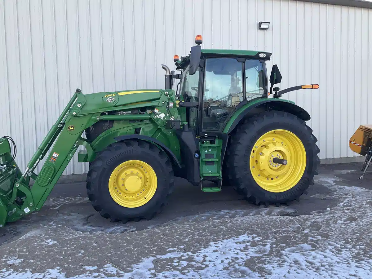 Gallery image 2 for 2025 John Deere 6R 215 Tractor