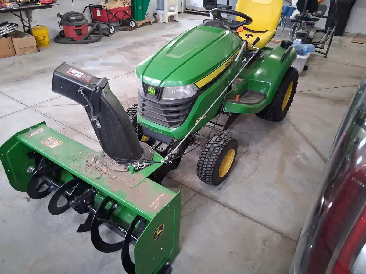 Gallery image 2 for 2024 John Deere X580 Lawn Tractor