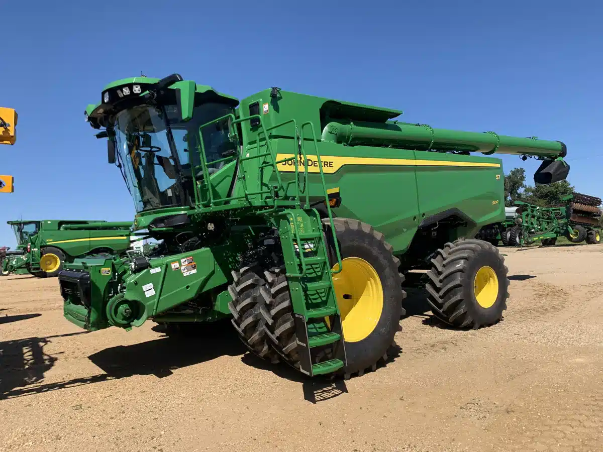 Gallery image 2 for 2025 John Deere S7 900 Combine
