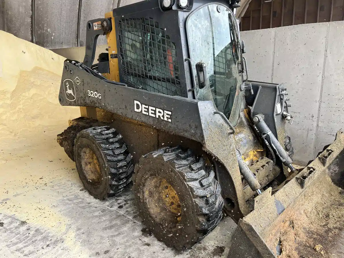 Gallery image 2 for 2024 John Deere 320G Skid Steer