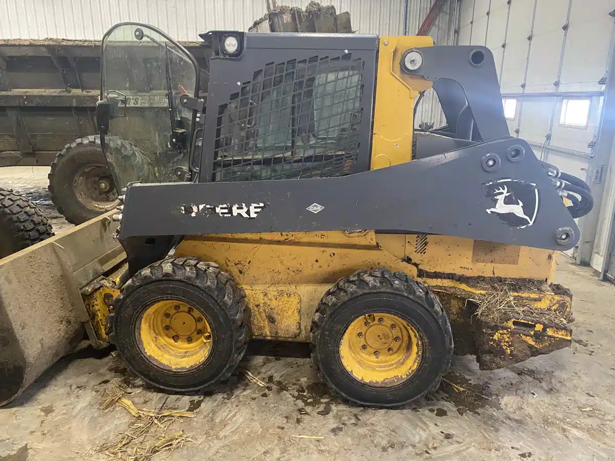 Gallery image 2 for 2024 John Deere 324G Skid Steer