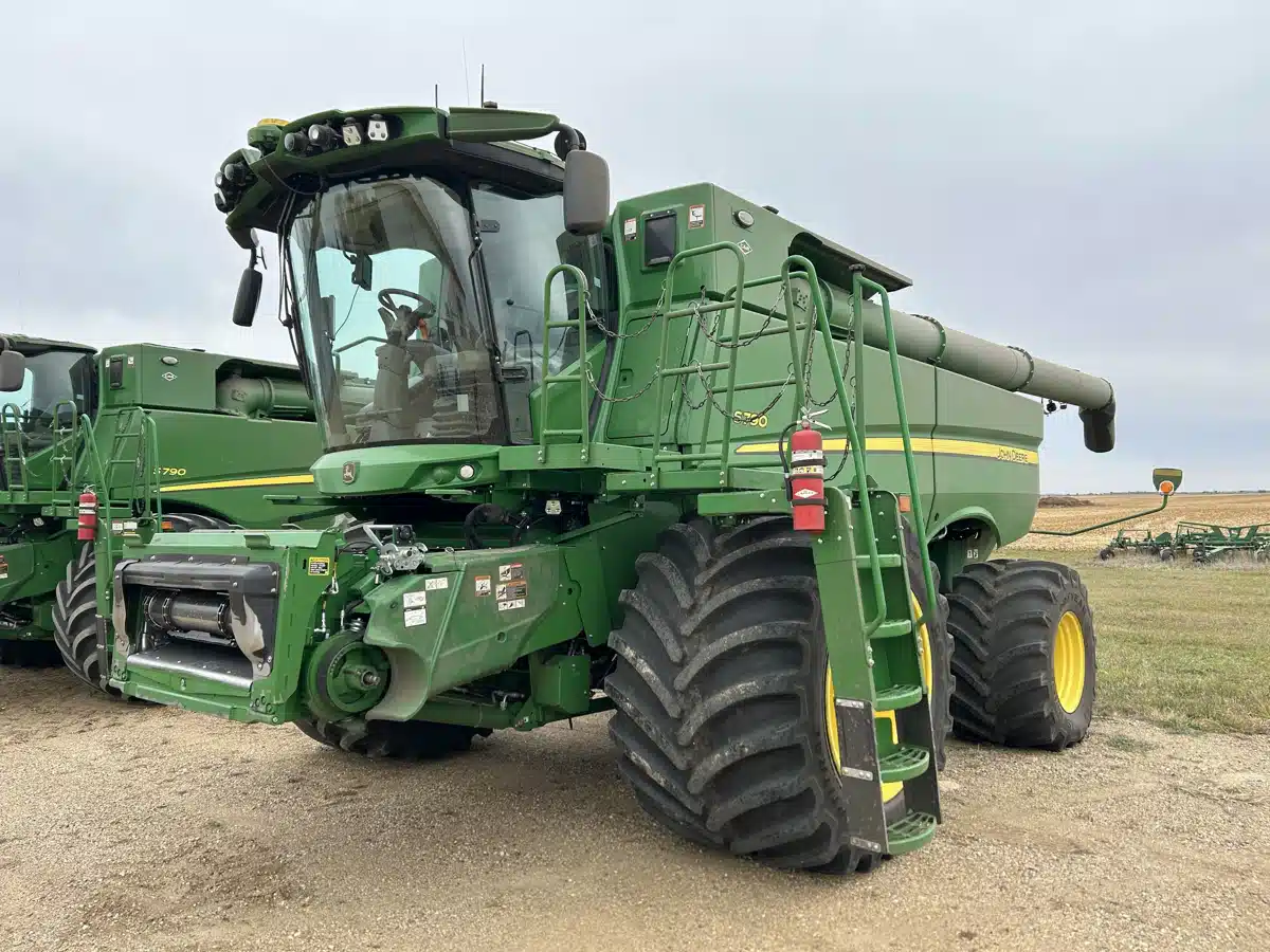 Gallery image 1 for 2023 John Deere S790 Combine