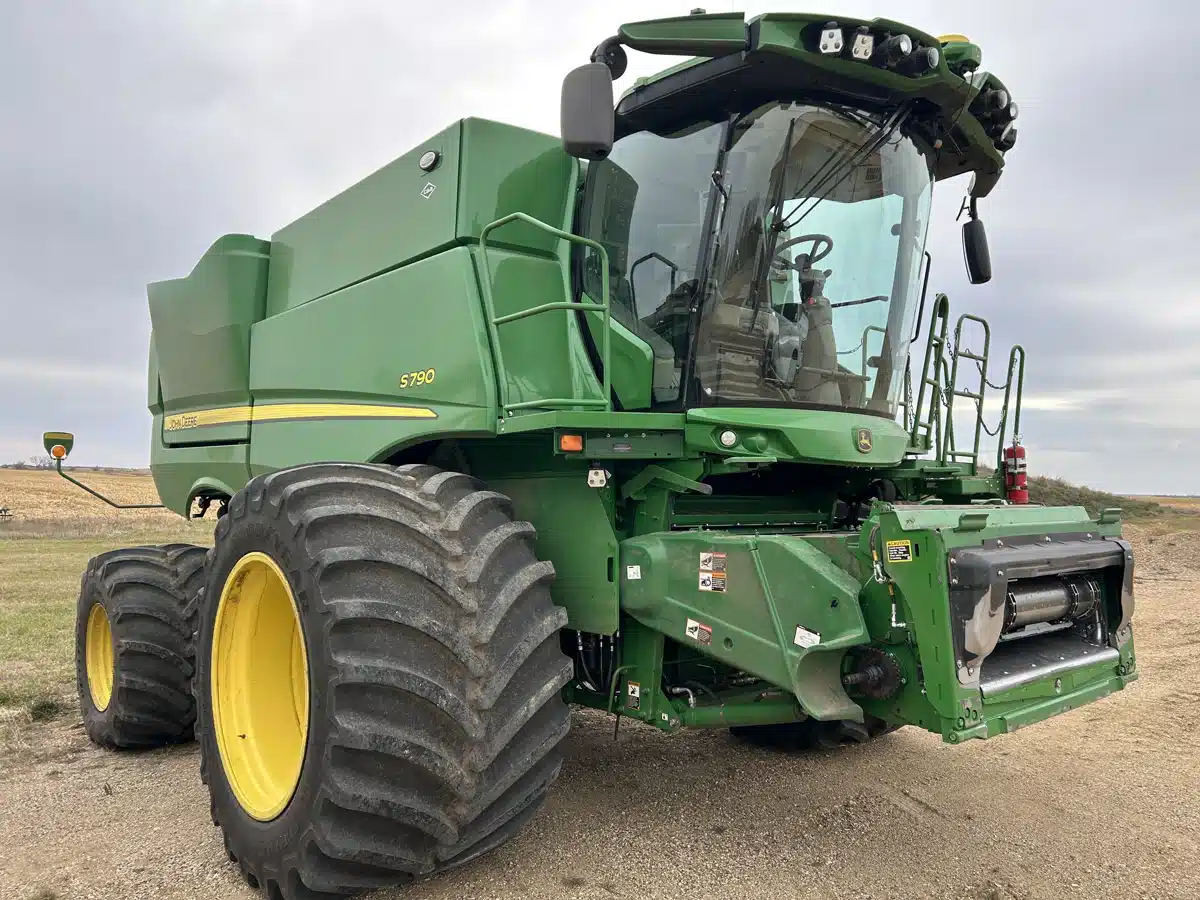 Gallery image 2 for 2023 John Deere S790 Combine