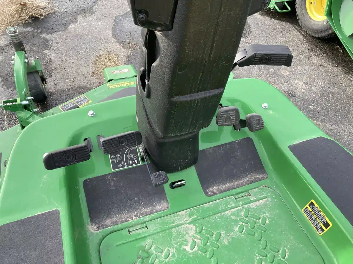 Gallery image 2 for John Deere 1550 Lawn Tractor