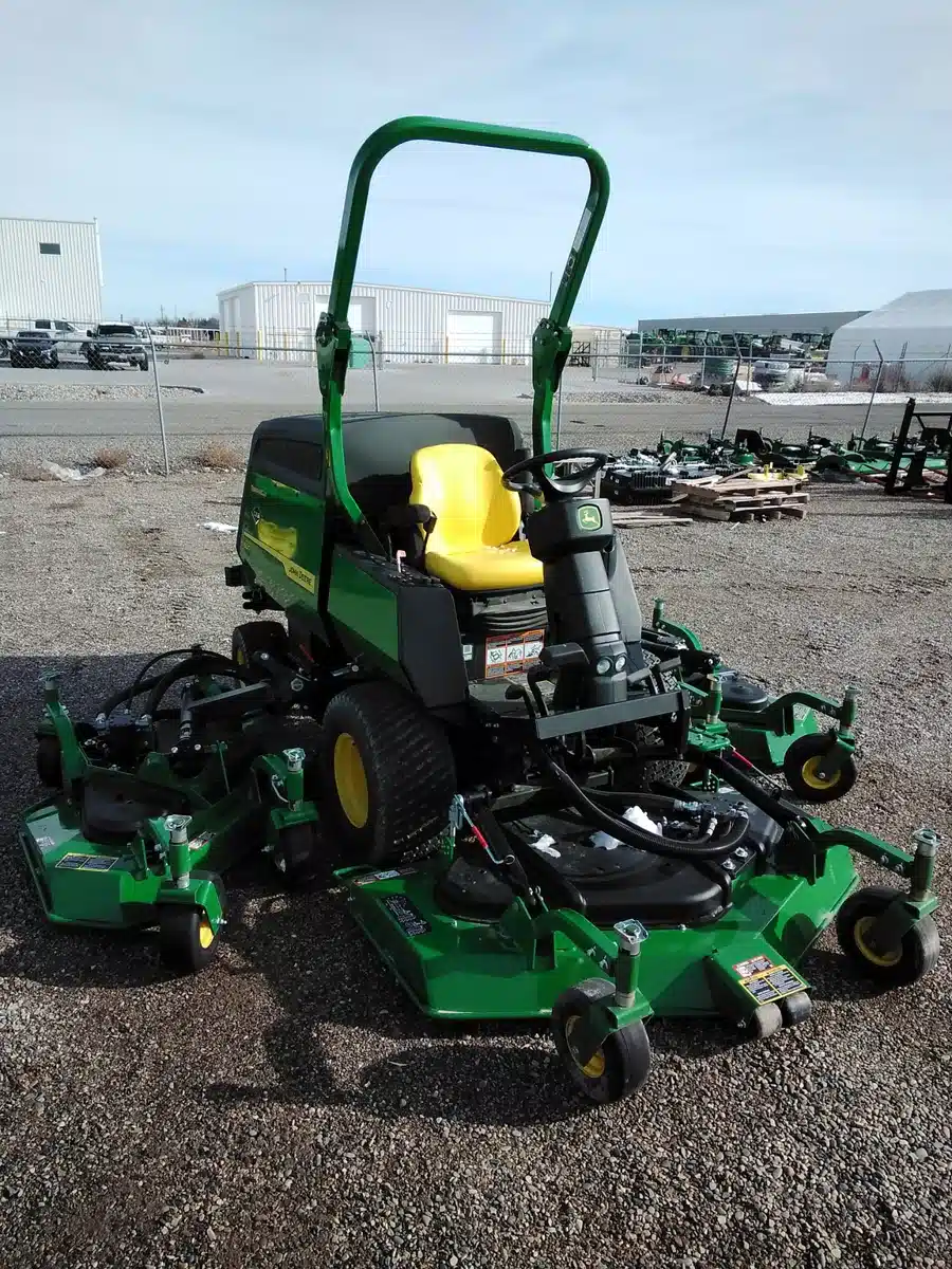 John Deere 1600 Lawn Tractor