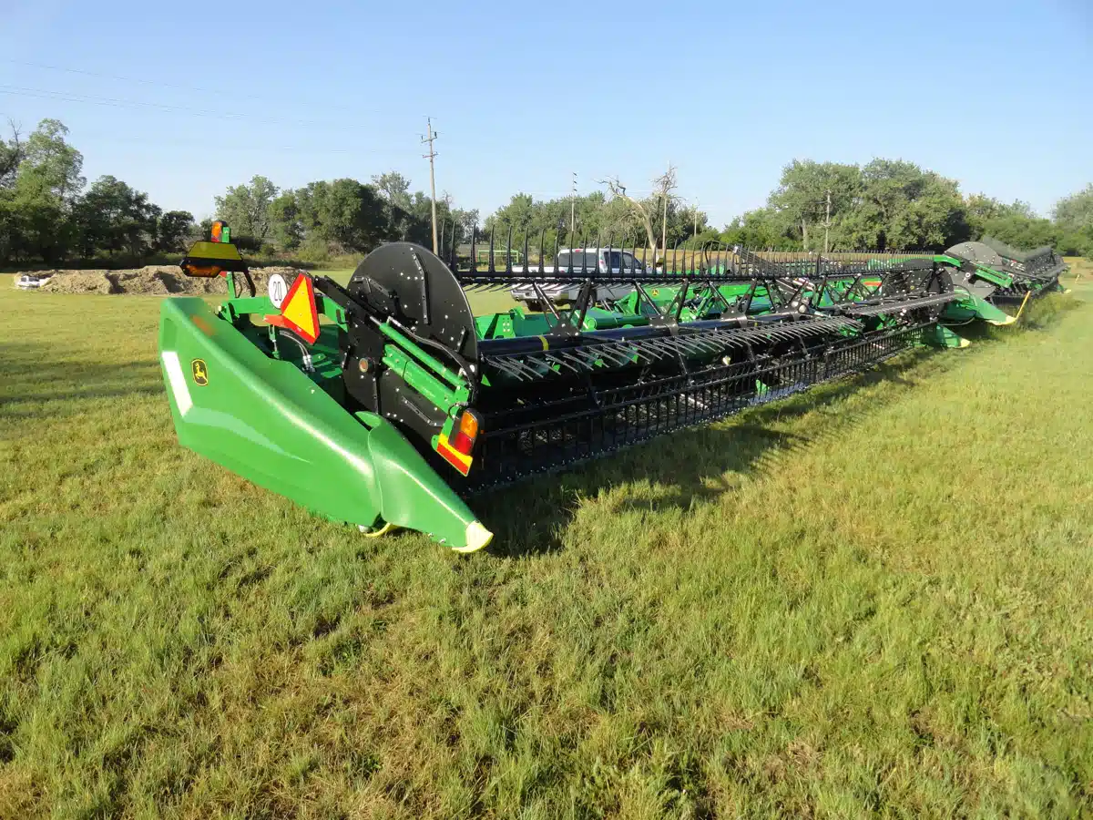 Gallery image 1 for 2023 John Deere HD40R Header - Draper
