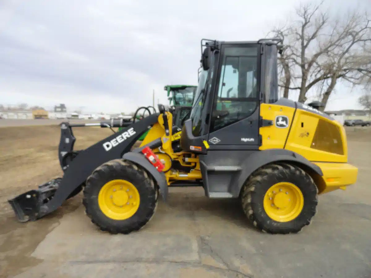 Gallery image 2 for 2021 John Deere 324L Wheel Loader
