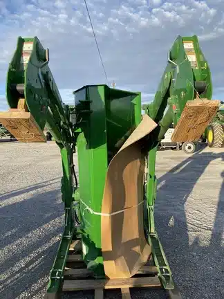 Gallery image 1 for John Deere 540R Tractor Loader