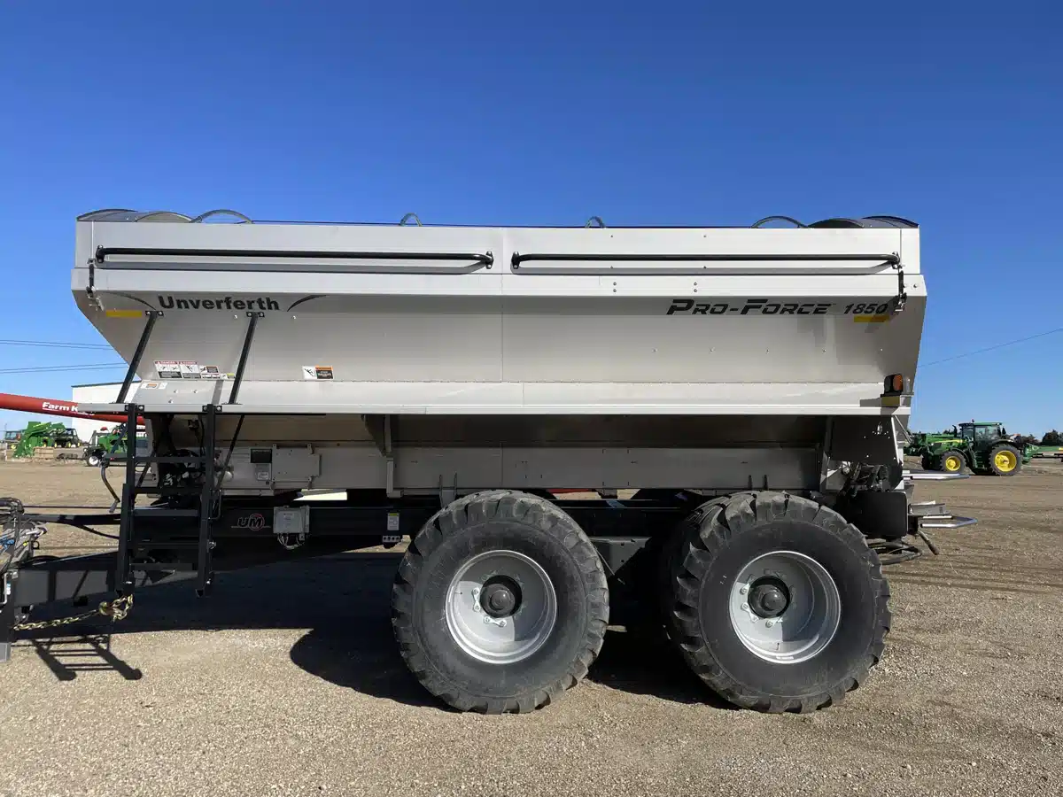 Gallery image 1 for Unverferth 1850 Spreader - Broadcast