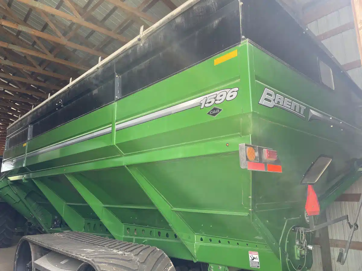 Gallery image 2 for 2022 Brent 1596 Grain Cart