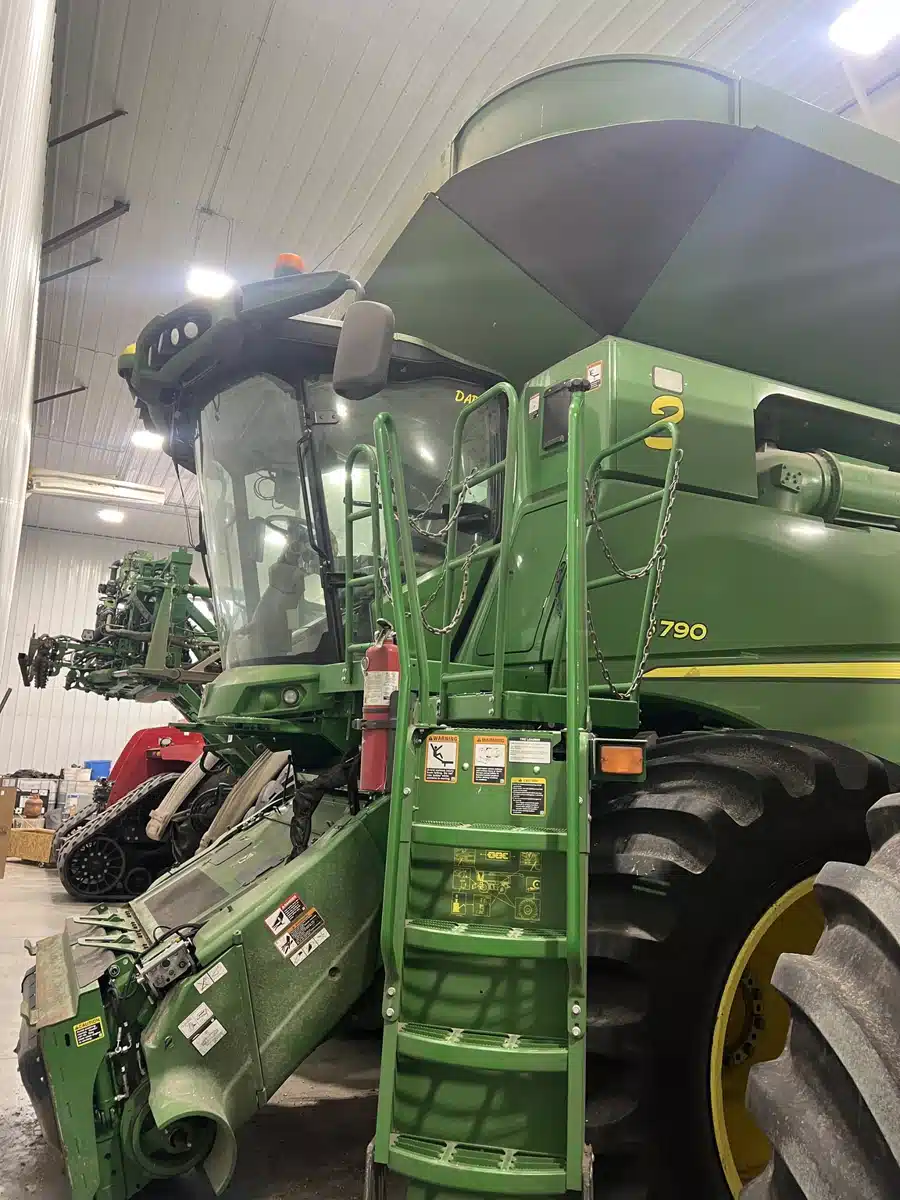 Gallery image 2 for 2019 John Deere S790 Combine