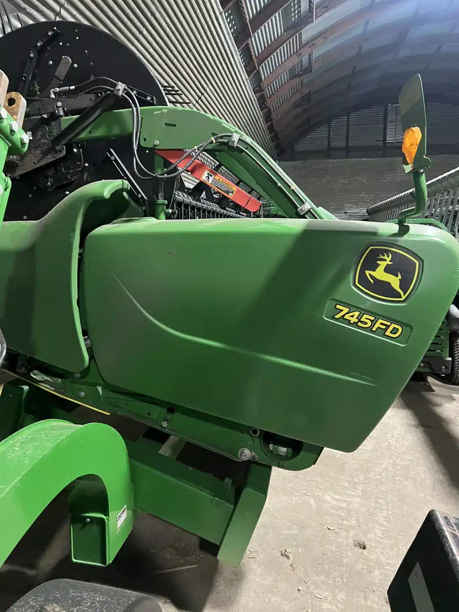 Gallery image 1 for 2020 John Deere 745FD Header - Draper