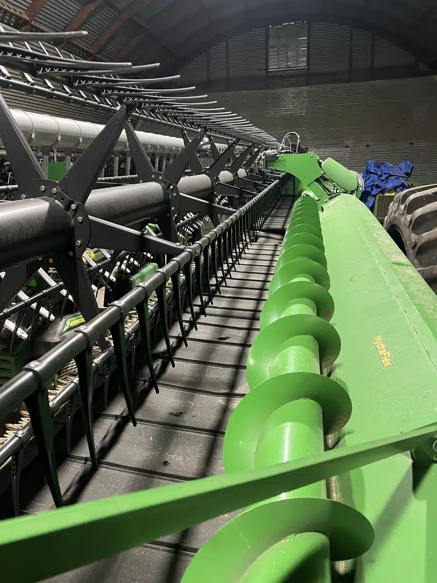 Gallery image 2 for 2020 John Deere 745FD Header - Draper