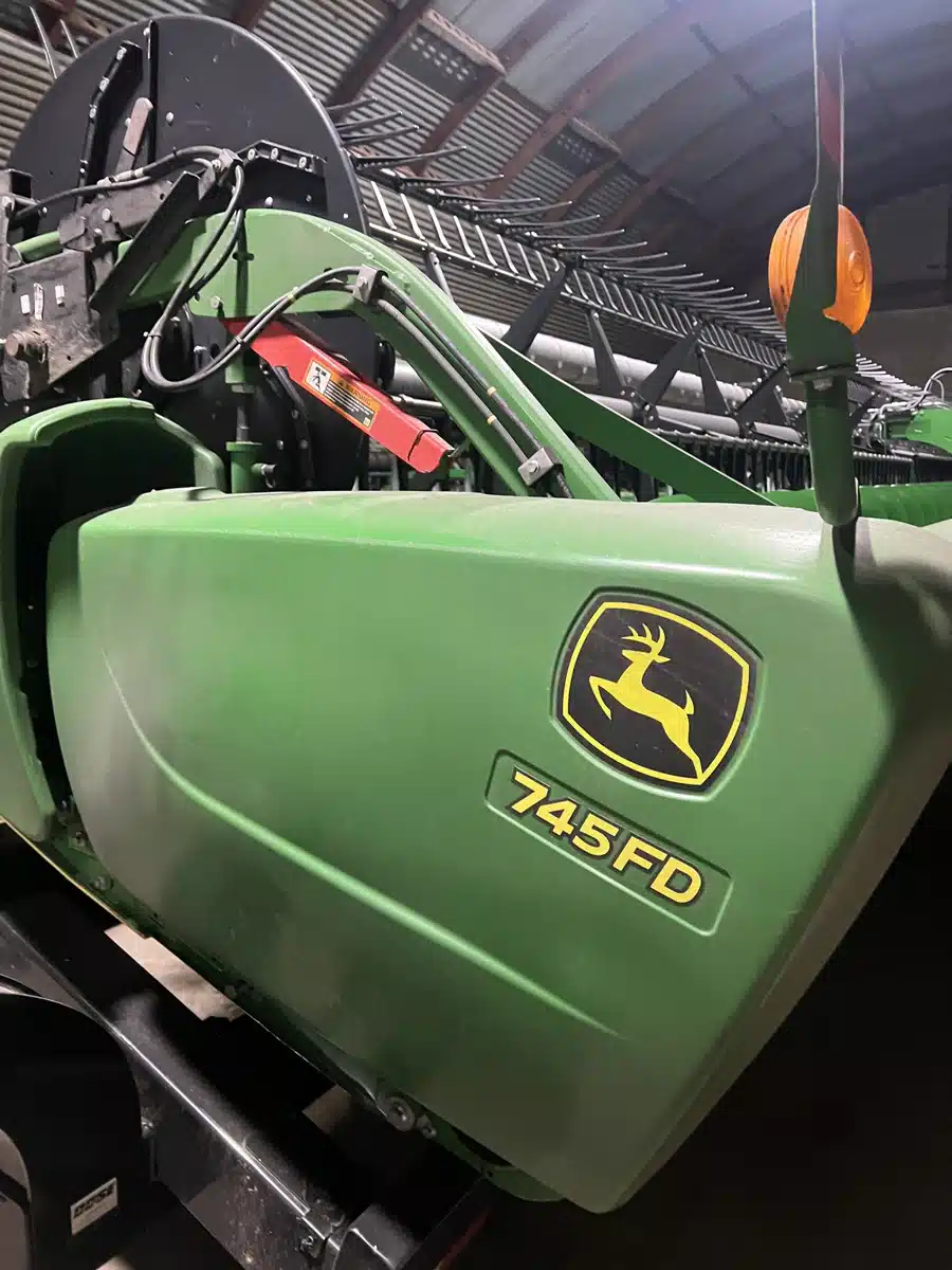 Gallery image 1 for 2020 John Deere 745FD Header - Draper