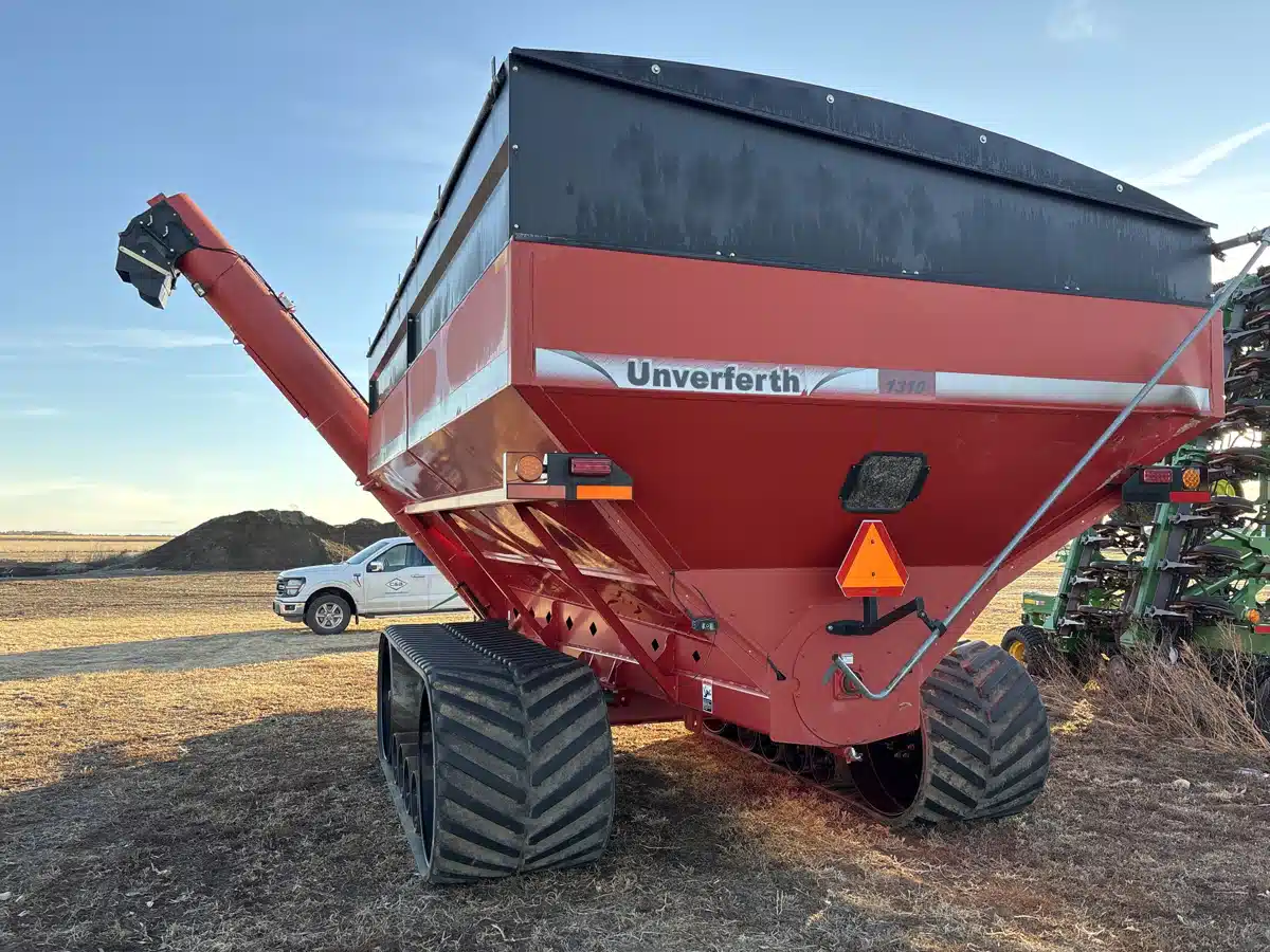 Gallery image 2 for 2012 Brent 1310 Grain Cart