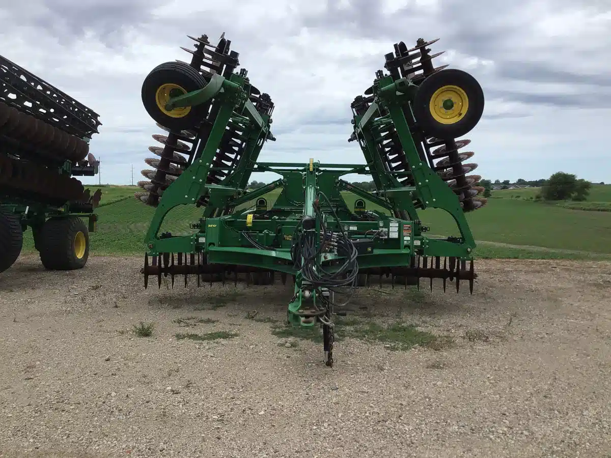 Photo de la Galerie 2 pour 2020 John Deere 2660VT Labour vertical