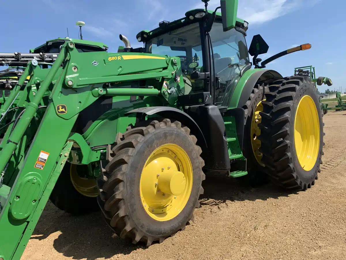 Gallery image 1 for 2025 John Deere 6R 195 Tractor