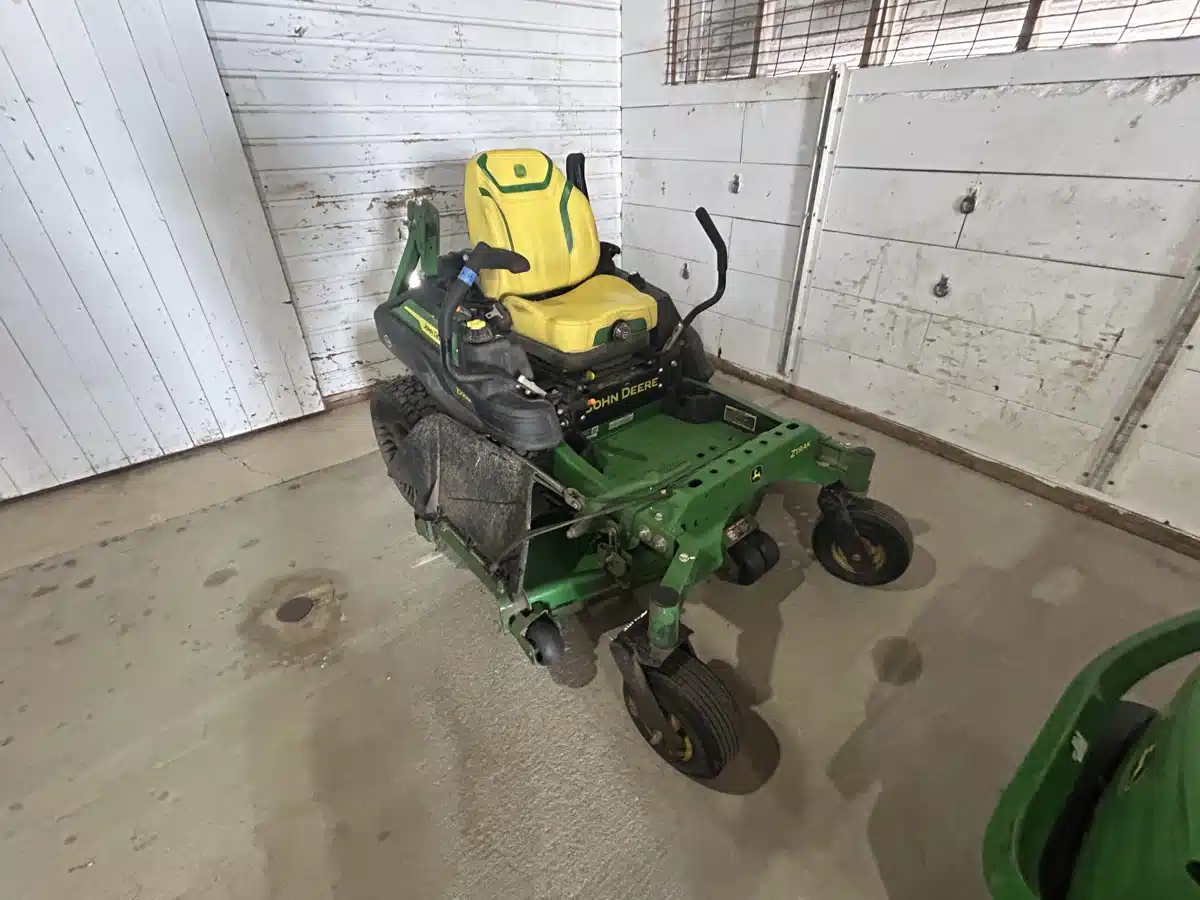 Photo de la Galerie 1 pour 2024 John Deere Z930M Tondeuse à rayon de braquage zéro