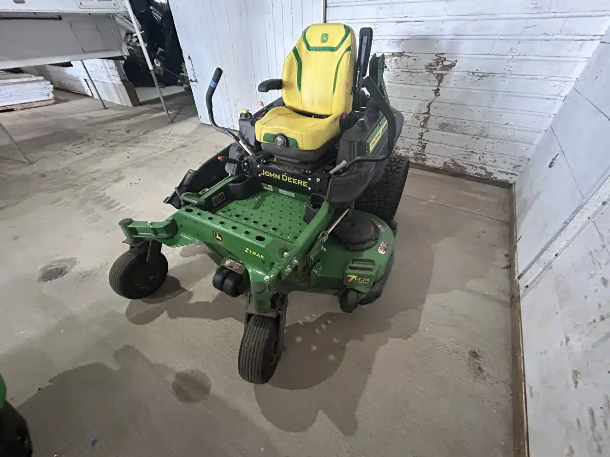 Photo de la Galerie 2 pour 2024 John Deere Z930M Tondeuse à rayon de braquage zéro