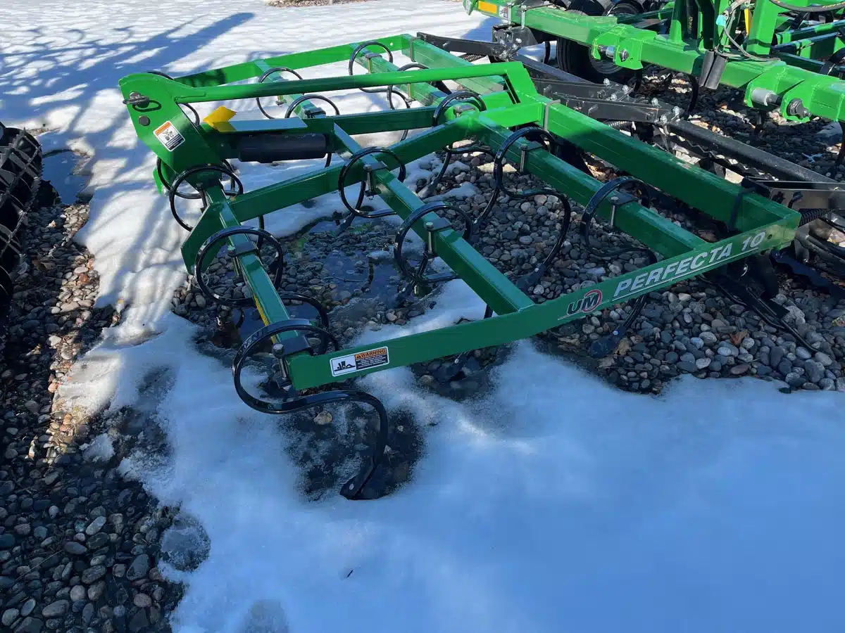 Gallery image 1 for Unverferth STP81001GA Cultivator