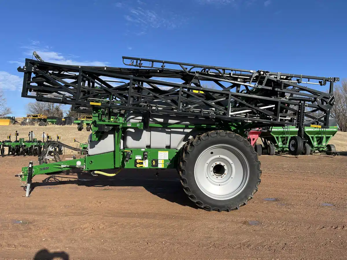 Unverferth 1600-120 Sprayer - Pull Type