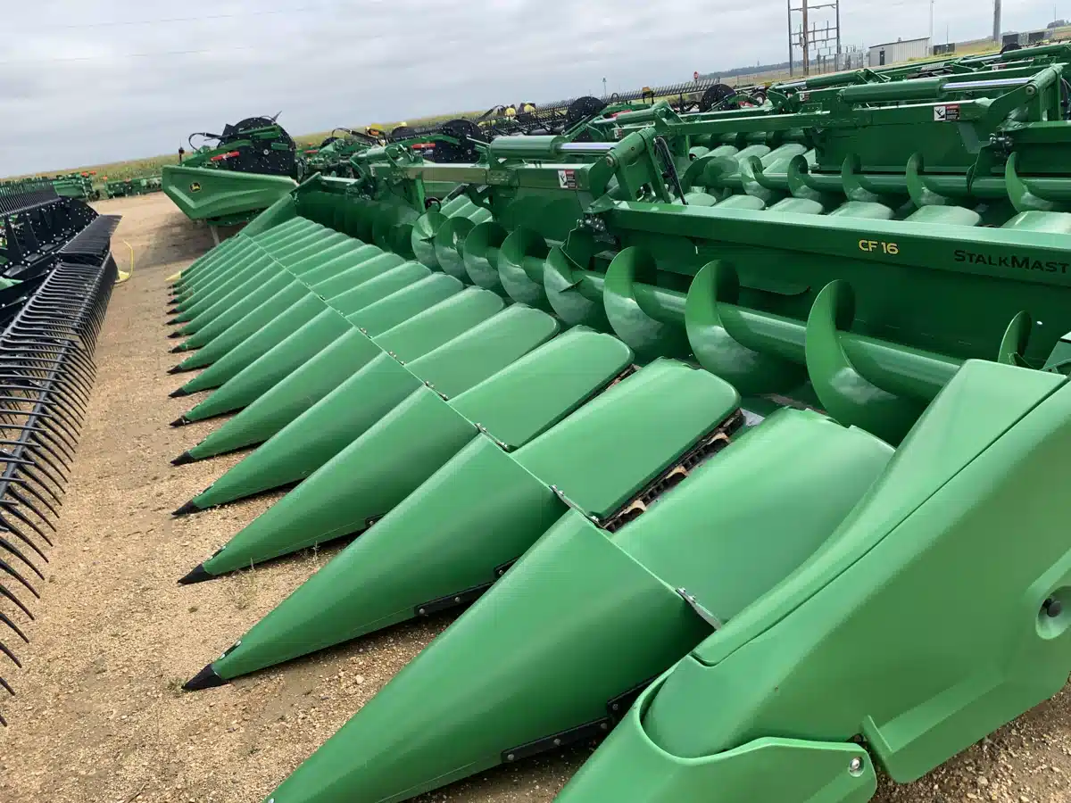 Gallery image 2 for 2025 John Deere CF 16 Header - Row Crop