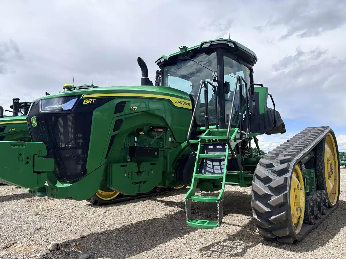 Gallery image 2 for 2023 John Deere 8RT 370 Tractor