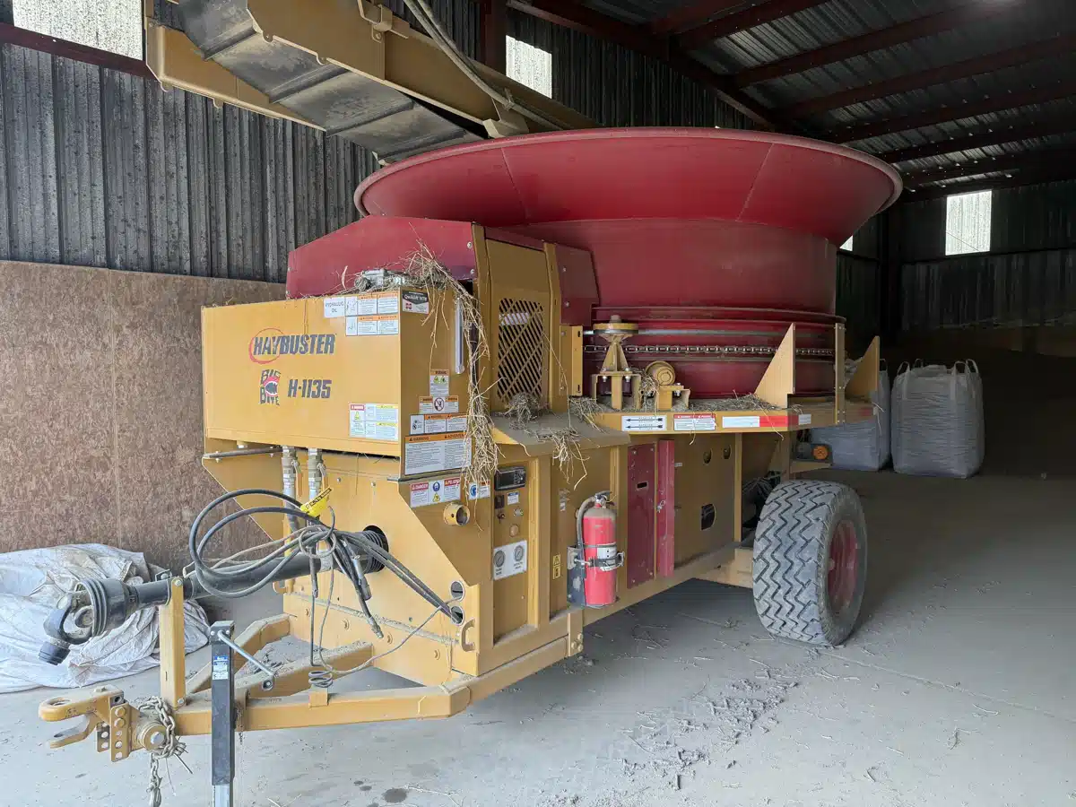 2021 Haybuster H1135 Bale Feeder