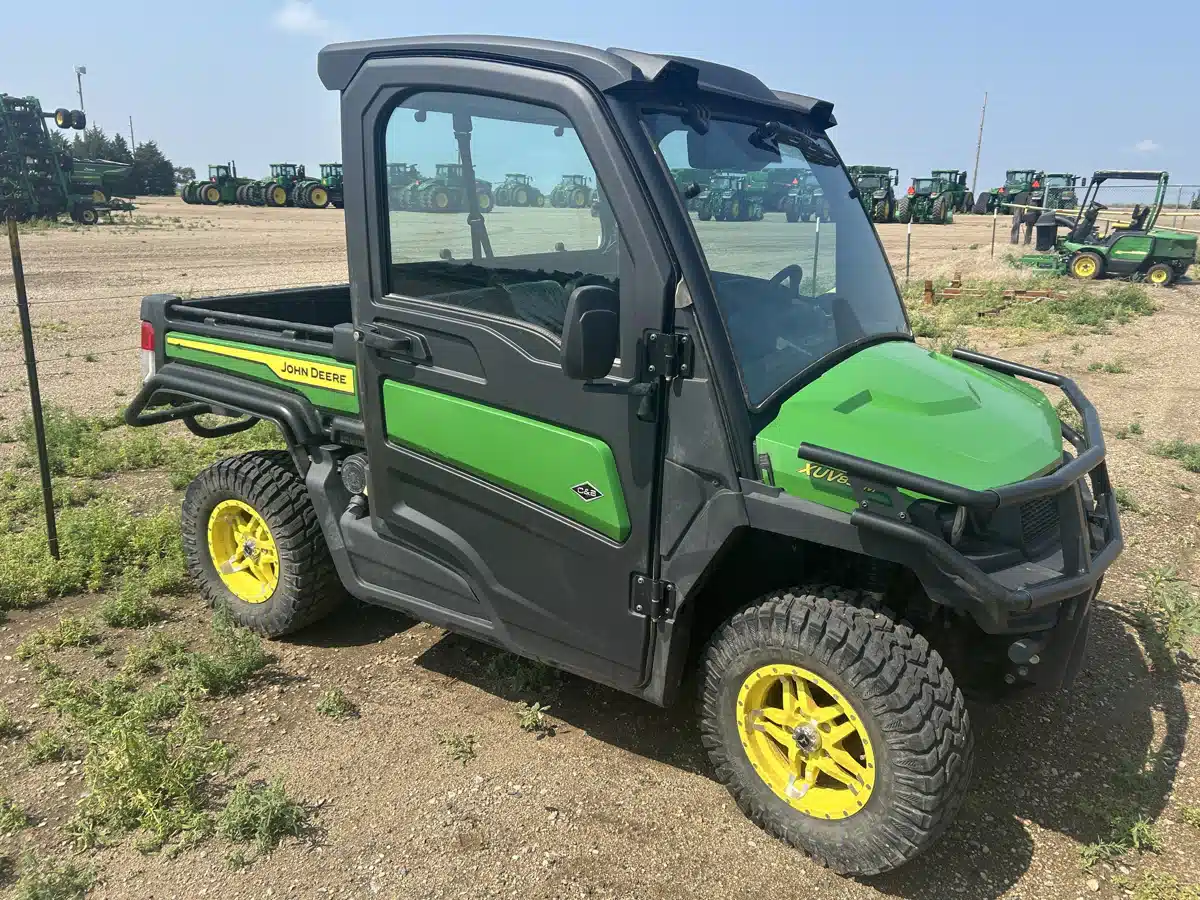 Gallery image 2 for 2024 John Deere XUV 835M Utility Vehicle
