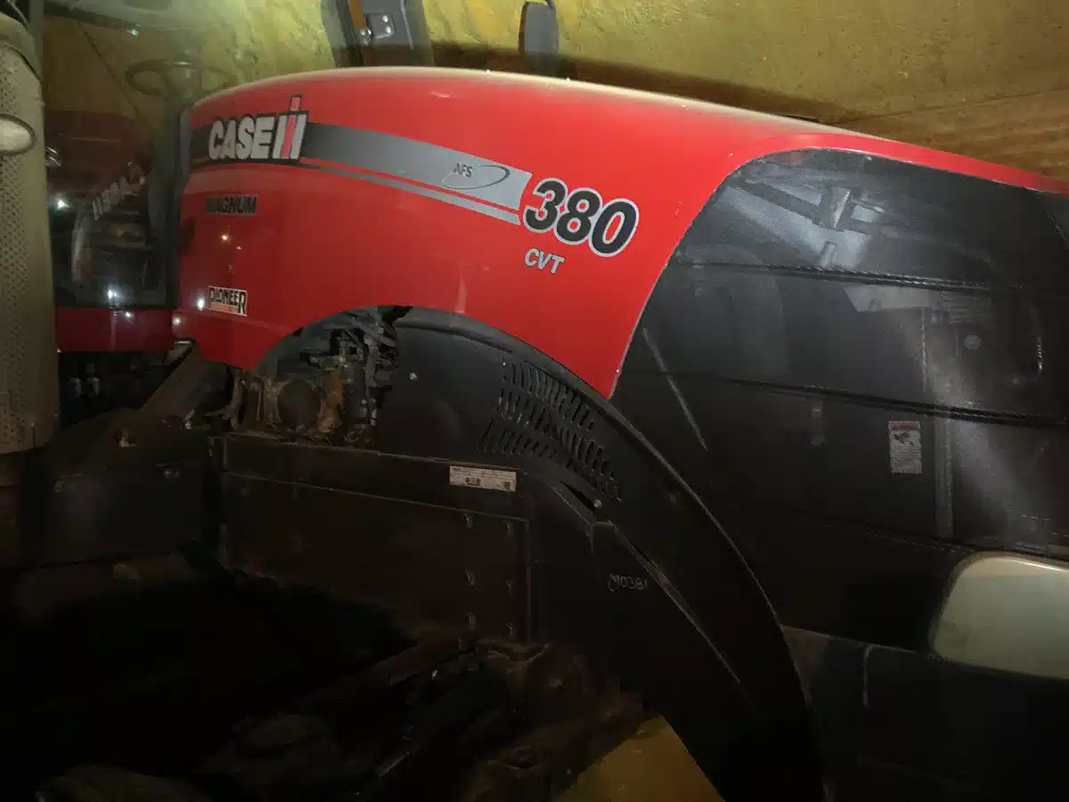 Gallery image 2 for 2015 Case IH MAGNUM 380 ROWTRAC Tractor