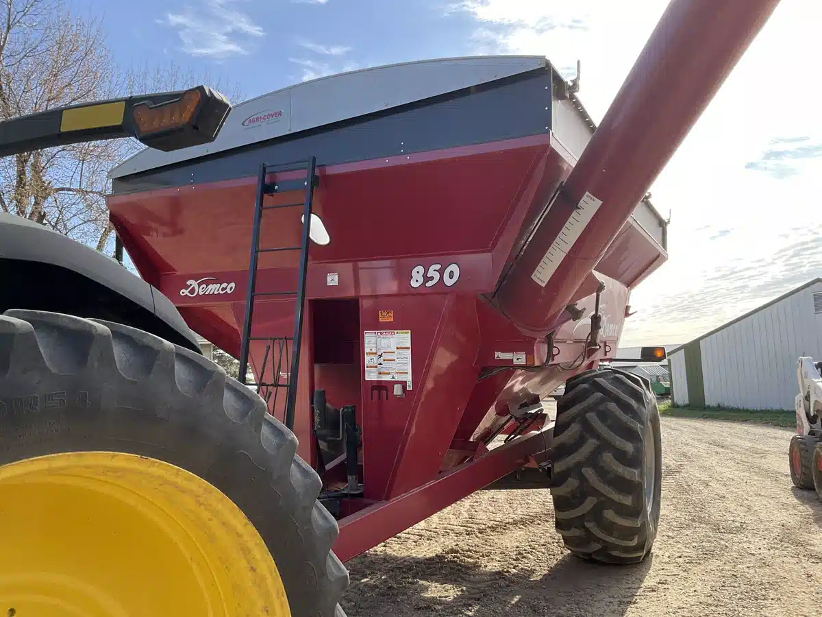 Gallery image 2 for 2009 Demco 850 Grain Cart