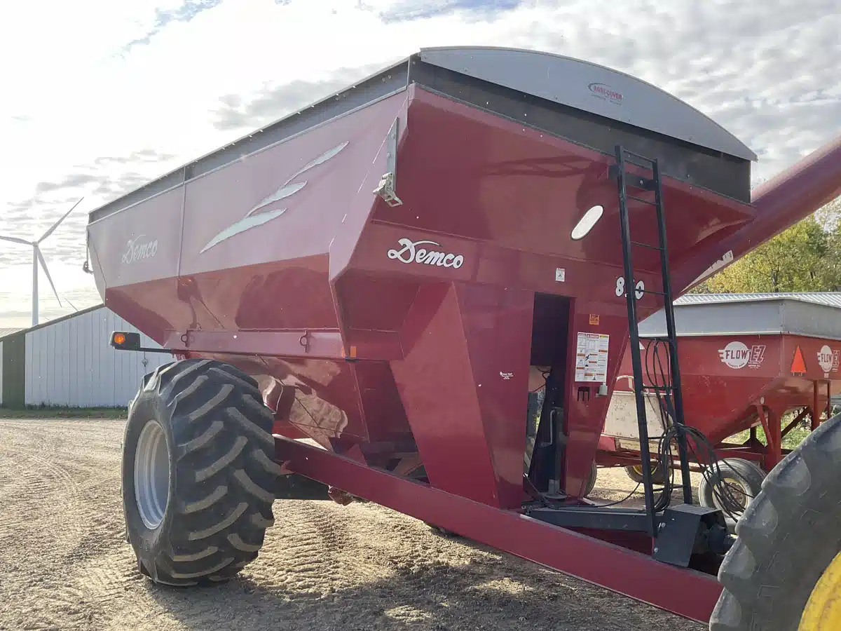 2009 Demco 850 Grain Cart