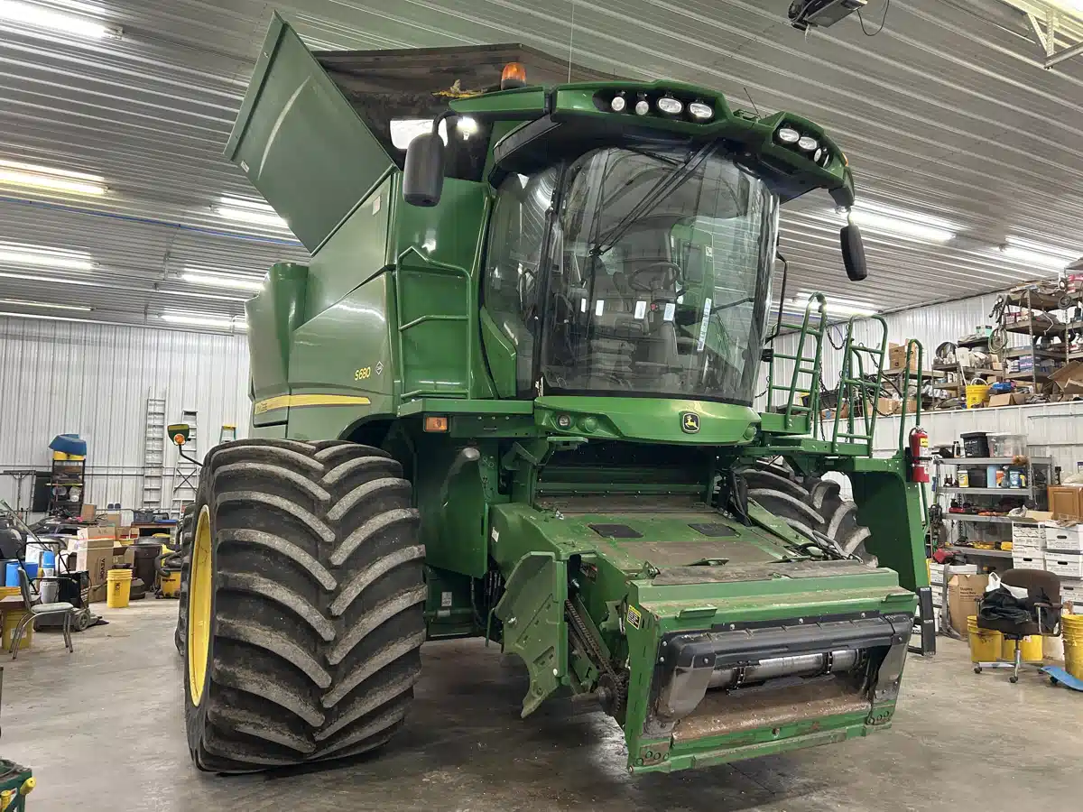 Gallery image 2 for 2017 John Deere S680 Combine