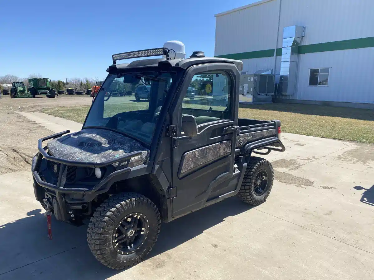 Photo de la Galerie 1 pour 2024 John Deere XUV 835R Véhicule utilitaire