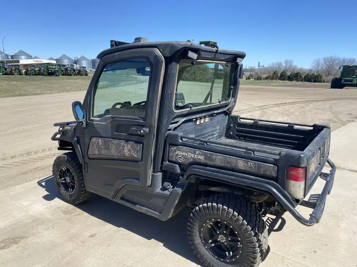 Photo de la Galerie 2 pour 2024 John Deere XUV 835R Véhicule utilitaire