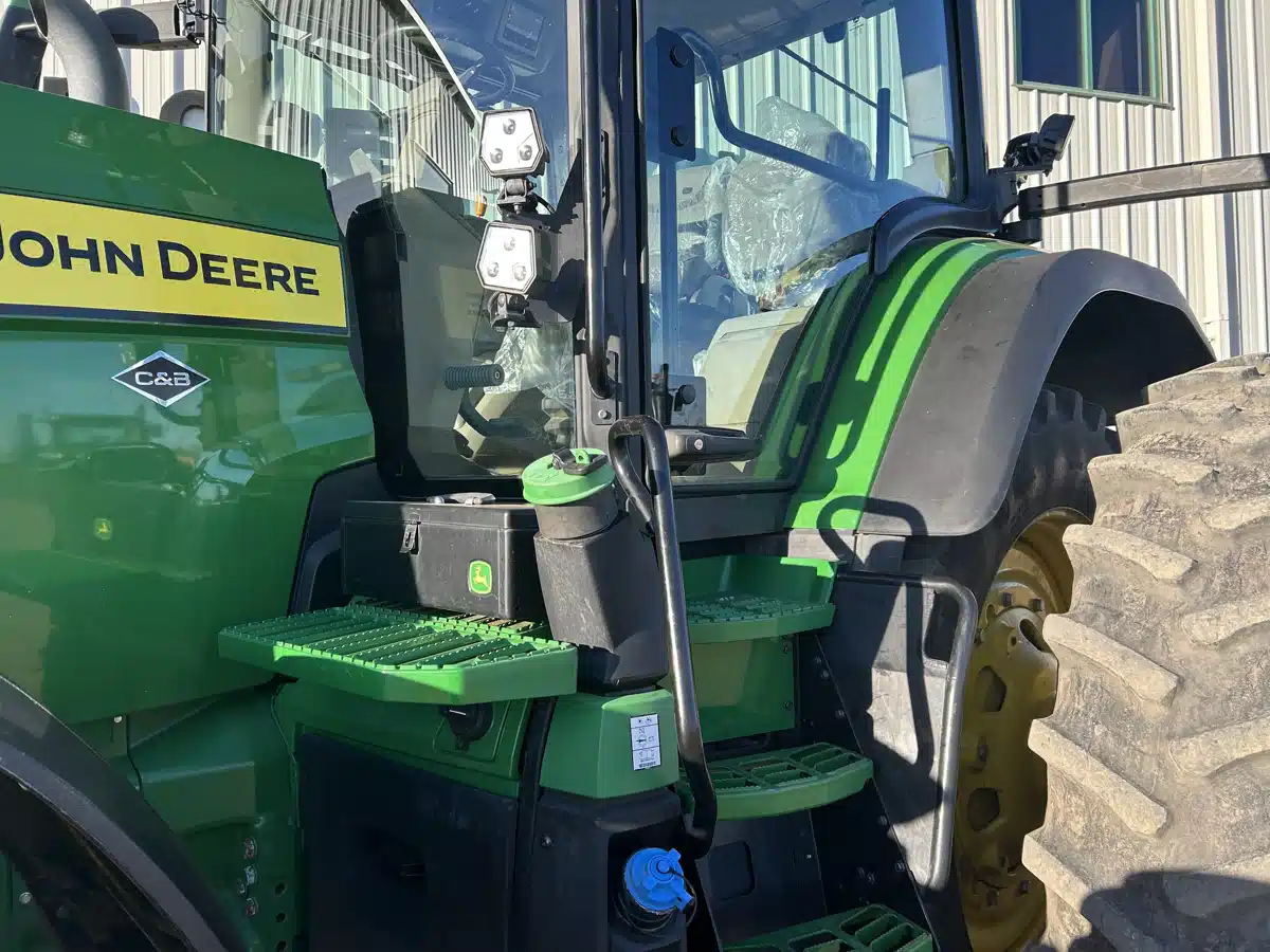 Gallery image 2 for 2021 John Deere 8R 370 Tractor