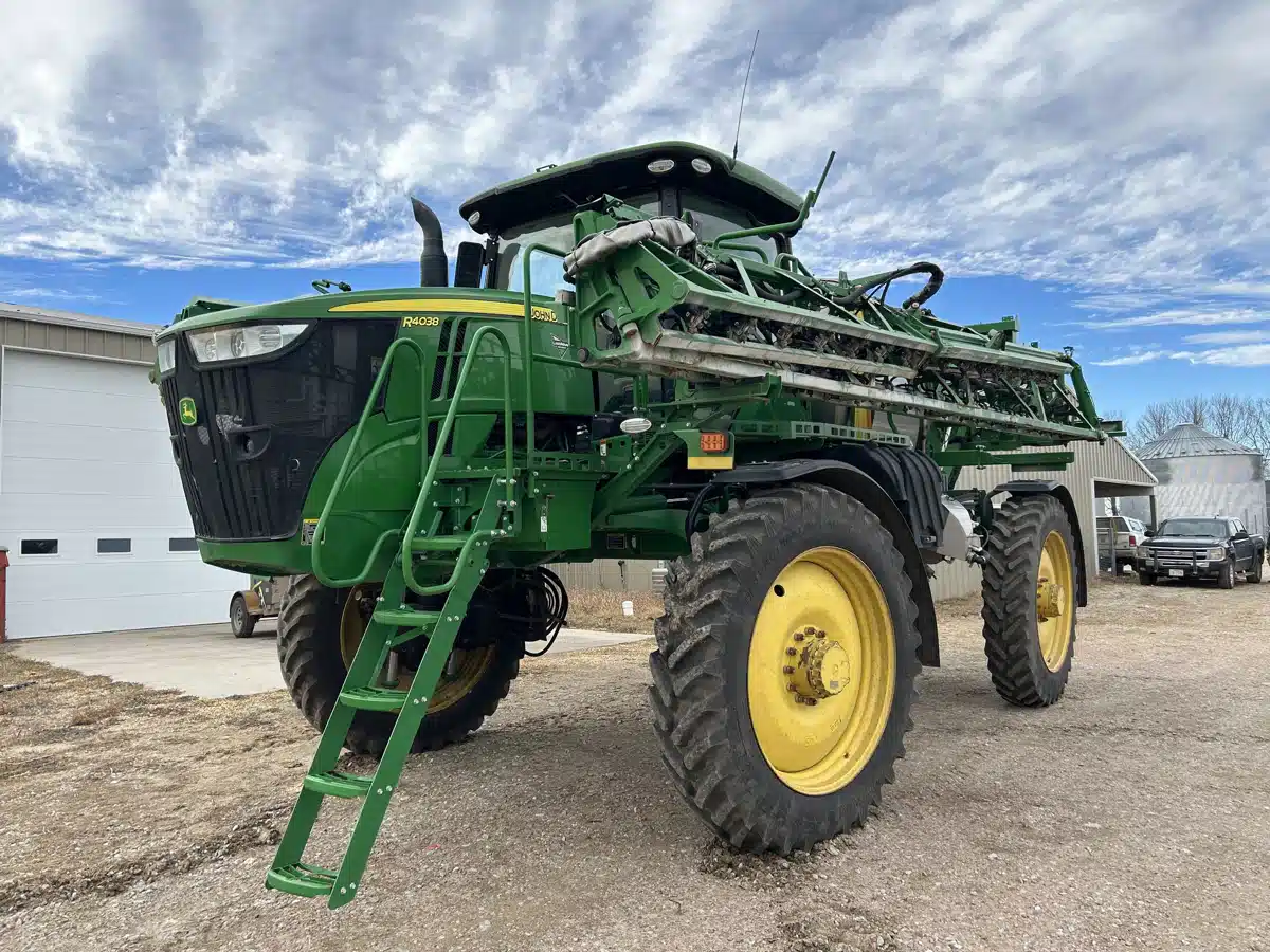 Gallery image 1 for 2018 John Deere R4038 Sprayer - Self Propelled