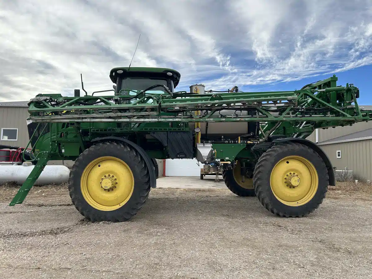Gallery image 2 for 2018 John Deere R4038 Sprayer - Self Propelled