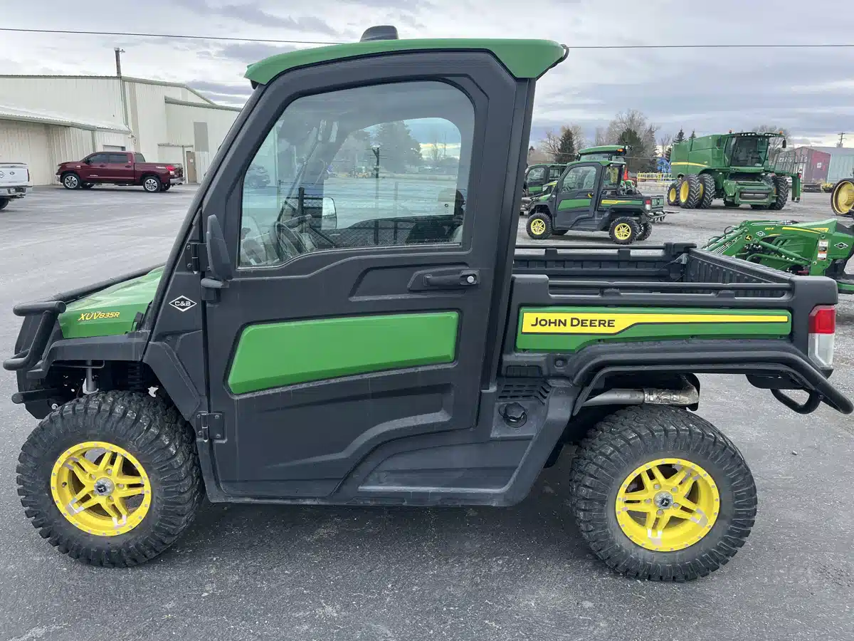 Photo de la Galerie 2 pour 2024 John Deere XUV 835R Véhicule utilitaire