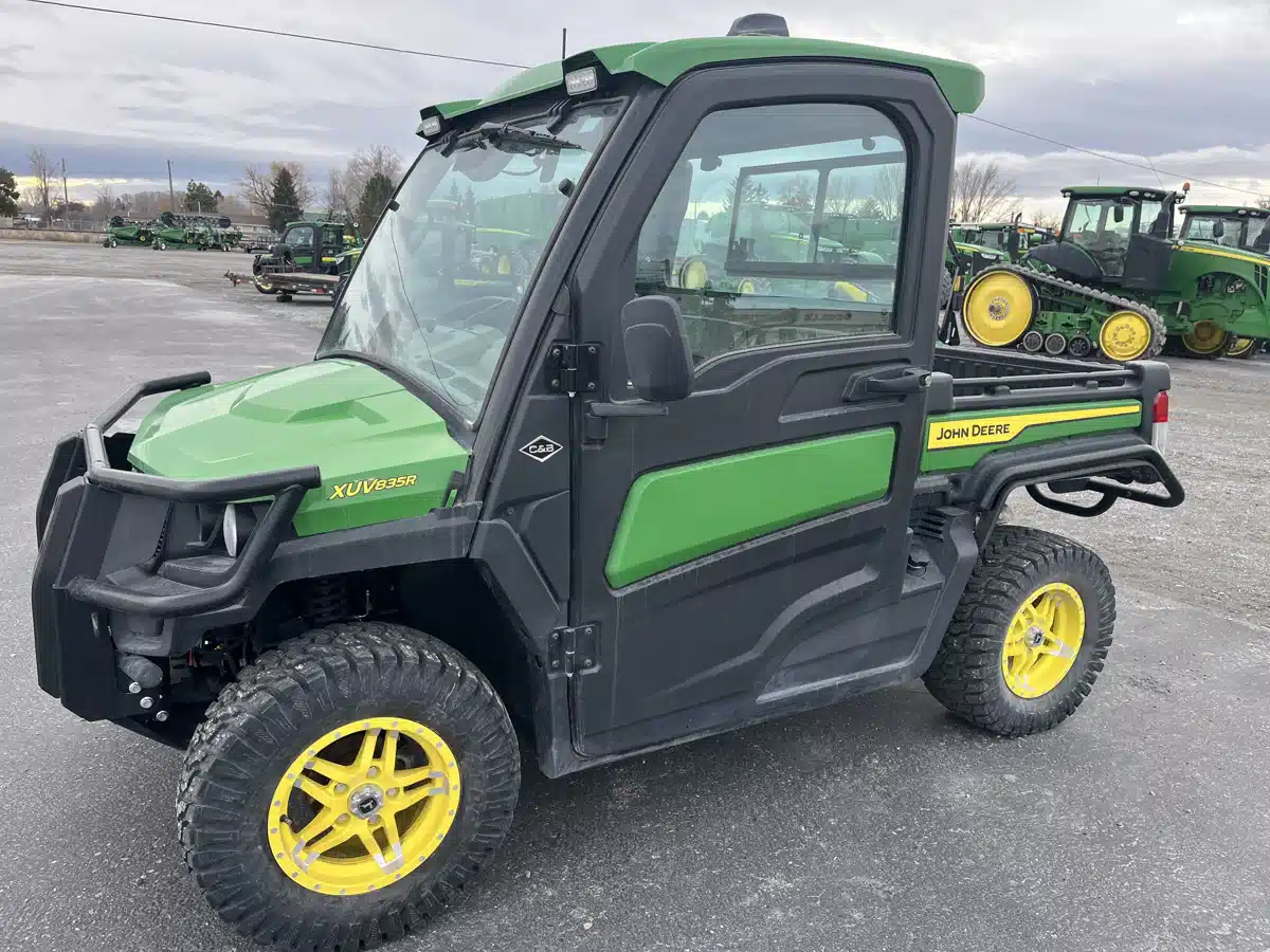 Photo de la Galerie 1 pour 2024 John Deere XUV 835R Véhicule utilitaire