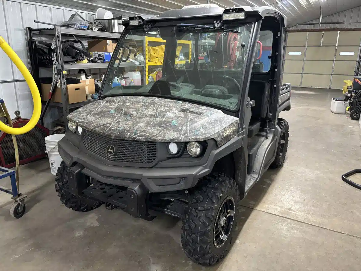 Photo de la Galerie 2 pour 2023 John Deere XUV 835M Véhicule utilitaire