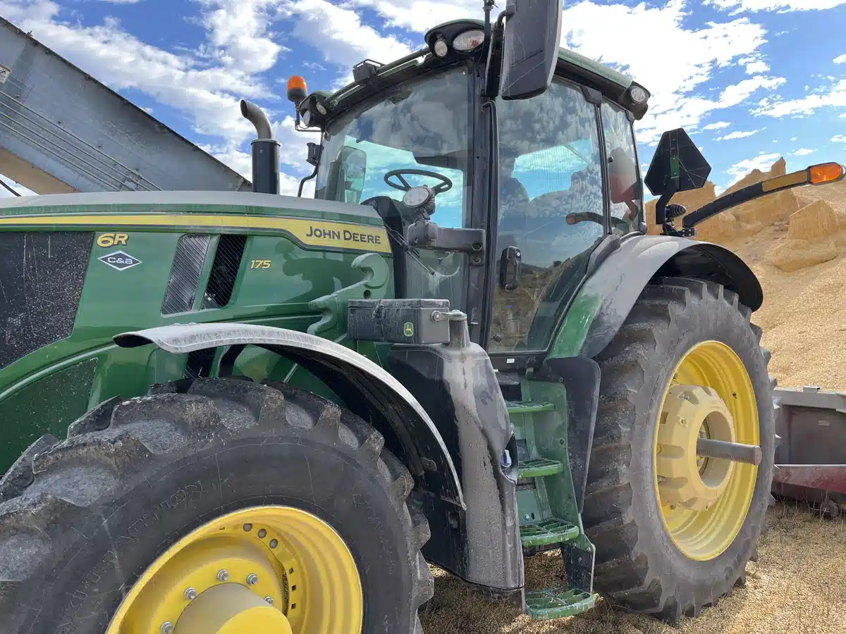 Photo de la Galerie 2 pour 2024 John Deere 6R 175 Tracteur