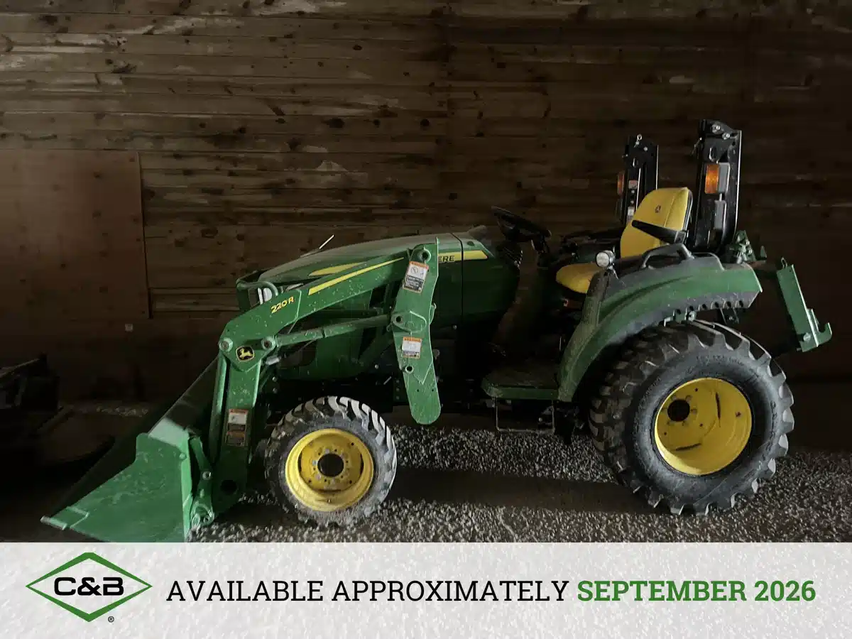 Photo de la Galerie 1 pour 2025 John Deere 2032R Tracteur