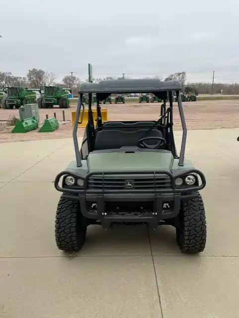 Gallery image 1 for 2023 John Deere XUV 825M Utility Vehicle