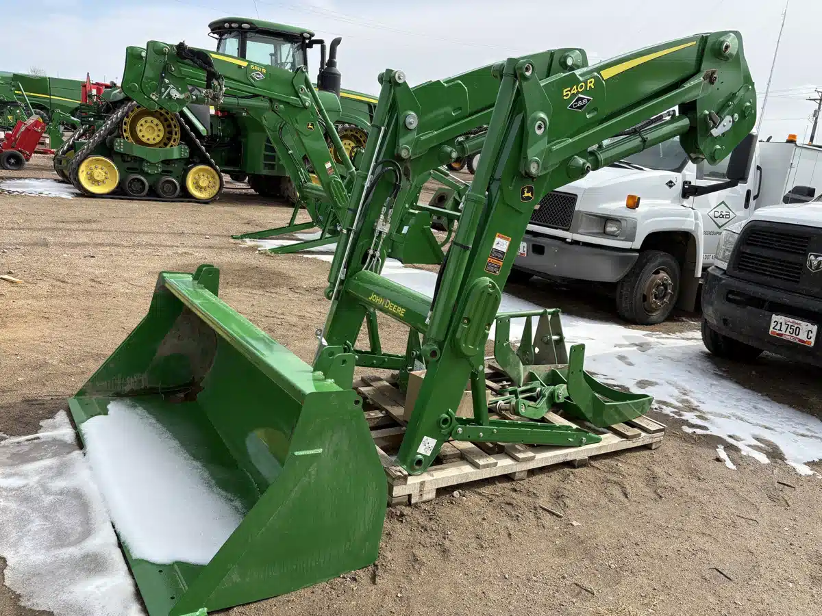 Photo de la Galerie 1 pour John Deere 540R chargeur frontal